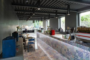 È il Bedussi di Brescia il miglior “Bar d’Italia” by “Guida Bar d’Italia del Gambero Rosso” 2015. A “comandare”, tra le Regioni, è ancora il Piemonte, con 8 “tre chicchi e tre tazzine”, mentre l’aperitivo più buono è quello del Pullmanbar di Vicenza