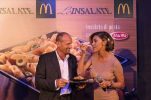 “W LA PASTA” ANCHE PER IL COLOSSO DEL FAST FOOD: DOMANI OLTRE 18.000 CONSUMATORI OSPITI A PRANZO DA MCDONALD’S PER PROVARE LA NUOVA INSALATA DI PASTA, FORNITA DA BARILLA, ENTRATA NEL MENU DELLA CATENA “MADE IN USA”