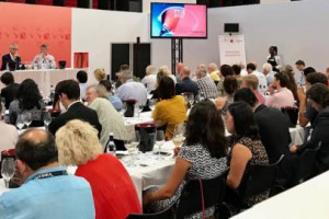 &ldquo;Non solo la qualit&agrave;, ma la costanza della qualit&agrave;. Interpretazione dello stile aziendale inserito nel territorio. E naturalit&agrave;&rdquo;: il successo del Franciacorta per Mattia Vezzola, enologo Bellavista, protagonista in Francia a Vinexpo by Gambero Rosso