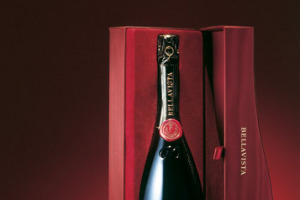 PRIMA SI SERVONO GLI UOMINI, POI LE SIGNORE: BELLAVISTA, UNA DELLE GRIFFE DELLA FRANCIACORTA PIÚ FAMOSE NEL MONDO, REINVENTA IL “GALATEO” DELLE BOLLICINE. E LANCIA LE REGOLE PERFETTE PER IMPARARE A DEGUSTARE “FRANCIACORTA & CO.”