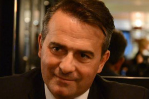 LA CADUTA DEGLI DEI: SE LA FRANCIA DA QUI SEMBRA UN&rsquo;ISOLA FELICE IN CUI I GRANDI TERROIR VOLANO A VELE SPIEGATE SUI MERCATI, IN PATRIA BERNARD MAGREZ, &ldquo;L'HOMME AUX 40 CH&Acirc;TEAUX&rdquo;, METTE IN FILA I LIMITI DEI PRODUTTORI DI BORDEAUX ...