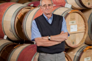 Non &egrave; un enologo emergente, il &ldquo;Winemakers&rsquo; Winemaker 2018&rdquo;, premiato alla ProWein di D&uuml;sseldorf dai Masters of Wine, &egrave; Jean-Claude Berrouet, una vita dedicata al vino, e 44 anni a capo della produzione di Chateau P&eacute;trus