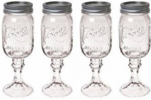 SE IL BICCHIERE DA VINO COL TAPPO SBANCA IL MERCATO USA: ECCO IL &ldquo;REDNEK WINE GLASS&rdquo;, CHE IN MENO DI UN ANNO HA FRUTTATO 5 MILIONI DI DOLLARI AL DESIGNER CARSON HOME ACCENTS, ED &Egrave; AL N.1 DELLA &ldquo;BEST SELLER LIST&rdquo; NELLA CATEGORIA VINO DI AMAZON.COM