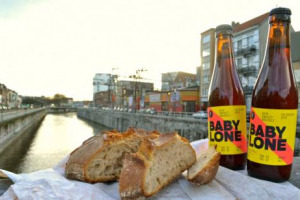 La lotta alla fame passa anche per il contrasto allo spreco ed il riciclo alimentare. Uno degli esempi migliori arriva dal Belgio, dove il Brussels Beer Project ha creato una birra prodotta dal pane riciclato, presentata all’Expo di Milano