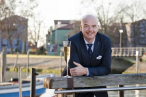 BOLLICINE ITALIANE: BOOM IN CINA, FRANCIA RAGGIUNTA. A DIRLO I DATI DELLA DOGANA CINESE RACCONTATI A WINENEWS, DA GIANLUCA BISOL, ALLA GUIDA DELLA CELEBRE GRIFFE DEL PROSECCO. CHE DA SHANGHAI DICE AI PRODUTTORI ITALIANI: &ldquo;&Egrave; ORA DI MUOVERCI INSIEME&rdquo;