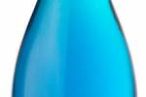 Il blu continua ad ammaliare il vino: dopo Cina e Stati Uniti, Blumond di Fratelli Saraceni vuole conquistare anche l&rsquo;Italia. Ma la cultura enologica &egrave; perplessa: con aromi aggiunti e gradazione alcolica bassa, quel Prosecco &egrave; ancora &ldquo;vino&rdquo;?