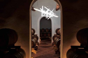 Artefice della prima definizione dei confini del Chianti Classico nel 1716, Cosimo III dei Medici era fuor di dubbio anche un mecenate. Oggi, a 300 anni, le cantine ne raccolgono l&rsquo;eredit&agrave; anche culturale ospitando grandi artisti internazionali