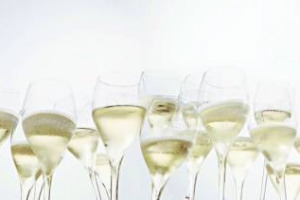 68 milioni di bottiglie di spumanti italiani stappate per le feste di fine anno, Prosecco leader, ma exploit di Trentodoc, Franciacorta e autoctoni del Sud. I dati e le tendenze secondo Ovse - Osservatorio Economico di Giampietro Comolli
