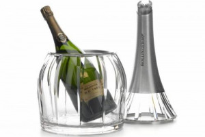 James Bond torna al cinema con &ldquo;Spectre&rdquo;, e Bollinger celebra l&rsquo;agente speciale con un&rsquo;edizione speciale, la &ldquo;Bollinger Spectre Crystal Set&rdquo;: una magnum di Bollinger 1988 R.D custodita in una campana di cristallo firmata Eric Berth&eacute;s da 5.000 euro