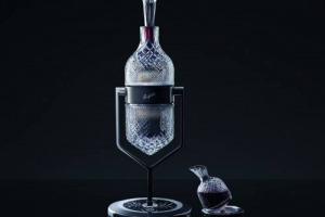 185.000 dollari di eccellenza enoica australiana: Penfolds rilascia non una, ma cinque bottiglie da 6 litri della cuv&eacute;e 2012 del suo celeberrimo Grange, complete di decanter in cristallo francese realizzato completamente a mano