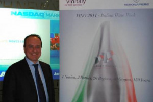 SVELATI, A NEW YORK, I 40 VITIGNI AUTOCTONI - 20 BIANCHI E 20 ROSSI - PER LE DUE BOTTIGLIE FIRMATE VINITALY PER I &ldquo;150 ANNI DELL&rsquo;UNIT&Agrave; D&rsquo;ITALIA&rdquo;, CON LA &ldquo;BENEDIZIONE&rdquo; DEL PRESIDENTE NAPOLITANO, LE UNICHE UFFICIALI PER I &ldquo;150 DELL&rsquo;UNIT&Agrave; D&rsquo;ITALIA&rdquo;