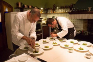 12 grandi chef dell’Emilia Romagna incontrano 12 chef internazionali a Rimini per “Al Meni” (21-22 giugno) il circo-mercato dei sapori per manipolare e interpretare, sotto la guida di Massimo Bottura, i prodotti della Regione