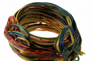 Se il cibo diventa un lusso, nel vero senso della parola: il “Museo del Gioiello di Vicenza” espone 150 bijoux di giovani artisti ispirati al cibo o fatti di cibo (fino al 28 agosto). Dai bracciali di spaghetti ai collier di cioccolata (commestibile)