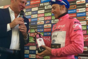 La &ldquo;maglia Rosa&rdquo; del Giro d&rsquo;Italia, Brambilla: &ldquo;Chianti Classico tra i miei vini e territori preferiti&rdquo;. Il vincitore di tappa Roglic: &ldquo;ricorder&ograve; il Chianti Classico per sempre&rdquo;. Il successo della Chianti Classico Stage (e del marketing territoriale)