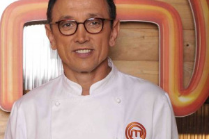 Da gavetta alla consacrazione: lo chef più stellato in carriera Bruno Barbieri torna in crociera e rinnova il sodalizio con Costa Crociere portando gli ospiti in un “viaggio delle emozioni” culinario: un menù di ricette pregiate tutto italiano