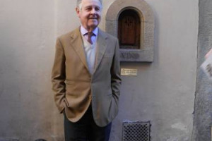 Cosa sono quei finestrini curiosi nelle facciate dei palazzi rinascimentali di Firenze? Le &ldquo;Buchette del Vino&rdquo;, la prima vendita diretta tra produttori e consumatori, fin dal Cinquecento. Da oggi la loro scoperta inizia dalla n. 1 a Palazzo Antinori