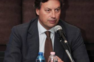 Il Chianti ha un problema che, a ben guardare, potrebbe rivelarsi un&rsquo;opportunit&agrave;: con le scorte in esaurimento e la scarsit&agrave; della vendemmia 2015, arriva il momento di lavorare sulla crescita del prezzo medio, con un occhio all&rsquo;equilibrio dei mercati