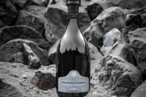 Protocollo biologico, lavaggio e asciugatura delle uve e &ldquo;dosaggio zero&rdquo;: &egrave; la rivoluzione dell&rsquo;etichetta Annamaria Clementi, con cui la griffe di Franciacorta Ca&rsquo; del Bosco festeggia le 30 vendemmie