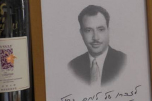 La strada per diventare grande, per la giovane viticoltura d&rsquo;Israele, &egrave; ancora lunga. Ma anche piena di aneddoti incredibili: in Alta Galilea, Assaf Winery produce uno Shiraz dedicato al capo famiglia, un agente del Mossad sotto copertura