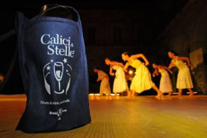 CONTO ALLA ROVESCIA PER &ldquo;CALICI DI STELLE&rdquo;: LA GRANDE FESTA DEL VINO DELL&rsquo;ESTATE BY MOVIMENTO TURISMO DEL VINO & CITT&Agrave; DEL VINO. ENO-APPASSIONATI PRONTI A TOCCARE IL CIELO CON UN CALICE, IL 10 AGOSTO, NELLA MAGICA NOTTE DI SAN LORENZO