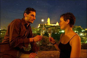 &ldquo;Calici di Stelle&rdquo;, stasera l&rsquo;anteprima: per la prima volta, con Movimento Turismo Vino, 100 cantine italiane e l&rsquo;Unione Astrofili Italiani si brinda sul Canal Grande a Venezia. E poi a Expo, in via eccezionale, e in tutta Italia fino al 10 agosto