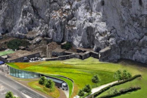 La pi&ugrave; grande cantina del mondo, progettata dalla Gibraltar Wine Vaults, ospiter&agrave; 10 milioni di bottiglie di vino, sar&agrave; pronta nel 2017 e sorger&agrave; nelle gallerie scavate dalla Royal Engineers durante la Seconda Guerra Mondiale a Gibilterra