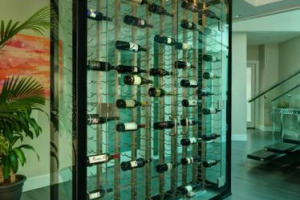 QUANDO IL VINO DIVENTA DESIGN BACCO NON SI SBIZZARRISCE SOLO NEL CALICE, MA SI TRASFORMA IN ARTE DELLA DECORAZIONE CON LE &ldquo;CANTINE MODERNE&rdquo;: NON SOLO CUSTODI DI BOTTIGLIE MA VERI ELEMENTI D&rsquo;ARREDO, DALLE ECLETTICHE ALLE MINIMAL, FINO ALLE OPEN SPACE