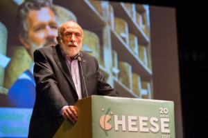 “Incosciente chi si bea della qualità alimentare di un prodotto senza chiedersi se a monte c’è distruzione dell’ambiente e sfruttamento del lavoro”: così Carlo Petrini lancia “Menu for Change”, la prima campagna mondiale sul rapporto tra clima e cibo