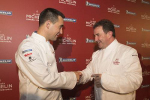Dopo Heinz Winkler e Umberto Bombana, c’è un altro italiano capace di conquistare le tre stelle Michelin all’estero: il veneto Paolo Casagrande, executive chef del Lasarte di Barcellona, il secondo ristorante del basco Martin Berasategui