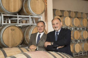 In Svizzera e Germania, in Brasile e in Venezuela, in Belgio e in Uk, agli Usa, negli anni Sessanta gi&agrave; si beveva Chianti. Il vino italiano alla conquista del mondo nel racconto dei &ldquo;pionieri&rdquo;: Cesare e Andrea Cecchi, a WineNews, per #Vinitaly50Story