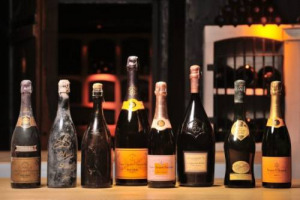 LO CHAMPAGNE PI&Ugrave; ANTICO AL MONDO? IN FONDO AL MARE. LE 168 BOTTIGLIE DI CHAMPAGNE NAUFRAGATE NELL&rsquo;800, CONSERVATE 200 ANNI NEL FONDALE MARINO, COME UN VERO E PROPRIO TESORO, E RIEMERSE NEL MAR BALTICO NEL 2010, OGGI IN DEGUSTAZIONE A REIMS IN FRANCIA