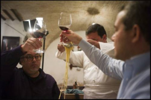 &ldquo;The Duel of Wine&rdquo;, il secondo film di Nicolas Carreras, e sequel della pellicola con protagonista il sommelier ed esperto mondiale di degustazione Charlie Arturaola, arriva in Italia: appuntamento il 6 settembre alla Mostra del Cinema di Venezia