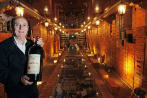 Raccogliere fondi per creare un &ldquo;Louvre del Vino&rdquo; per ospitare, a Parigi, l&rsquo;incredibile collezione da 40.000 bottiglie, che comprende, tra le altre, ogni annata di Roman&eacute;e Conti dal 1904 e di Petrus dal 1914: l&rsquo;idea di Michel-Jack Chasseuil