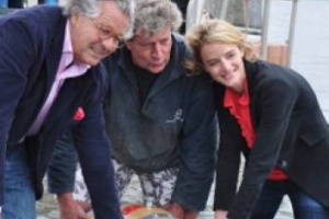 UN BORDEAUX SOTTO IL LIVELLO DEL MARE: NATA PER CASO, PER ERRORE O PER SCOMMESSA, QUELLA DI INVECCHIARE IL VINO SOTT&rsquo;ACQUA STA DIVENTANDO UNA VERA MODA. A PROVARCI ANCHE UN BIG DI BORDEAUX, CHATEAU LARRIVET HAUT-BRION, CON RISULTATI SORPRENDENTI