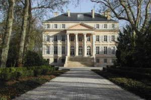 Ha fatto il botto l&rsquo;asta &ldquo;ex-cellar&rdquo; di Ch&acirc;teau Margaux da Sotheby&rsquo;s a New York: raccolti 2,8 milioni dollari, il doppio delle stime. Top lot la 12 litri del 2009, andata per 98.000 dollari, e una verticale (1978-2012, in magnum) per 67.375