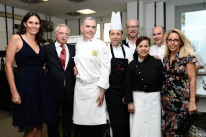 Fuori per un giorno dalle &ldquo;cucine del potere&rdquo; gli chef di Obama, della Regina d&rsquo;Inghilterra, del Principe di Monaco, Presidente di Haiti e del Quirinale hanno preparato una charity dinner per i bambini di Haiti a Milano con Ferrari e Tenute Lunelli