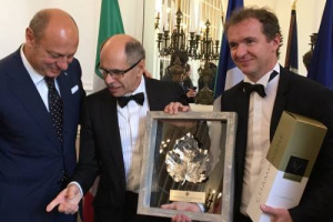 Chianti Classico e Champagne insieme per una maggiore tutela e valorizzazione a livello internazionale di due delle denominazioni e dei territori top del vino mondiale: a Reims firmato l&rsquo;accordo tra Consorzio del Gallo Nero e Comit&egrave; Champagne