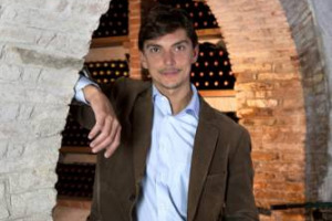 DOPO IL RESTYLING DEL MARCHIO GALLO NERO E L&rsquo;ISTITUZIONE, AI VERTICI DELLA PIRAMIDE QUALITATIVA, DELLA GRAN SELEZIONE, NASCE LA CHIANTI CLASSICO CO. BY CONSORZIO VINO CHIANTI CLASSICO, PER RAFFORZARE, VALORIZZARE E PROMUOVERE IL BRAND GALLO NERO