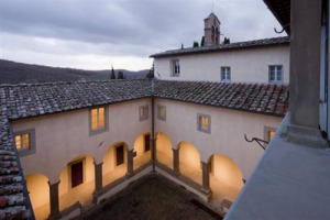 I TERRITORI DEL VINO ITALIANO NON SOLO ATTRATTORI DI INVESTIMENTO DALL&rsquo;ESTERO, MA &ldquo;MOTORI CULTURALI&rdquo; DI PROGETTI DI FORMAZIONE INTERNAZIONALE SULL&rsquo;ENOGASTRONOMIA. I CASI DELLA &ldquo;CHIANTI CLASSICO ACADEMY&rdquo; E DEL CONSORZIO DEL NOBILE DI MONTEPULCIANO