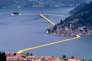 Tutti pazzi per la passerella di Christo. Ma anche la terraferma &egrave; in fermento: come l&rsquo;opera che unisce il Lago d&rsquo;Iseo al terroir delle bollicine la Franciacorta mette insieme le forze in un Festival di territorio di altissimo livello per promuoversi