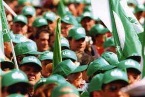 Quanta confusione sui fondi Pac: Cia, Confagricoltura e Copagri in piazza il 5 maggio al fianco dei 180.000 agricoltori ancora in attesa dei fondi 2015. Ma ieri Agea ha annunciato lo sblocco dei pagamenti della seconda tranche del 2015 ...