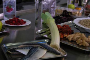 Basta con pillole e chimica: l&rsquo;astronauta italiana Samantha Cristoforetti, realizzer&agrave; nello spazio il &ldquo;cooking on orbit&rdquo;: pasti di qualit&agrave; con quello che c'&egrave; in cambusa. Compresi pres&igrave;di Slow Food. La missione da 23 novembre su avamposto42.esa.int