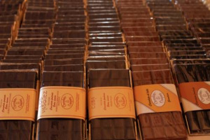 TROPPI GRASSI E ZUCCHERI NEL CIOCCOLATO? E “IL CIBO DEGLI DEI” DIVENTA LIGHT. L’INIZIATIVA ARRIVA DA PARTE DEL CONSORZIO DI TUTELA DEL CIOCCOLATO ARTIGIANALE DI MODICA CHE PRESENTERÀ IL PRIMO CIOCCOLATO “LIGHT” DEL MONDO