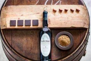 Il cioccolato ora si affina in barrique, come il vino. L&rsquo;idea &egrave; del produttore di cioccolato Simone Sabaini di Modica, primo al mondo: &ldquo;un modo per far dialogare il cioccolato con il mondo del vino e dei distillati&rdquo;. Presto la prima cantina dedicata