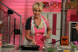 Nella schiera di vip che si sono dati al mondo del wine & food, ora c’è anche la “regina dei fornelli” in Rai: Antonella Clerici, che il 25 ottobre apre “Casa Clerici”, il suo primo Ristorante a Marcianise (Caserta). Con tanto di vini “private label”