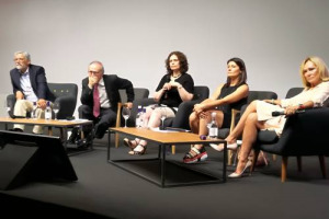 Il mondo del vino sfida i cambiamenti climatici: a Vinexpo John P. Holdren, ex consigliere scientifico di Obama, Miguel Torres, il pi&ugrave; grande produttore di Spagna, Gaia Gaja, a capo della griffe del Barbaresco, e Kathryn Hall, vignaiola in California