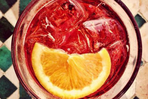 Il cocktail più buono, piacevole (ed economico) del mondo è dedicato ad uno dei calciatori vigneron più forti di sempre: si chiama “Pirlo”, è una variante dello Spritz e ad incoronarlo è uno dei quotidiani più influenti al mondo, il “New York Times”