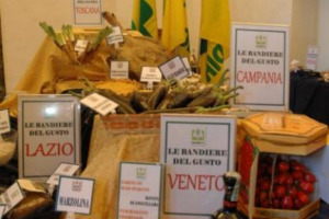 COLDIRETTI - VACANZA: TURISMO ENOGASTRONOMICO SALE A 5 MILIARDI DI EURO NEL 2012. SUL PODIO DEI PRODOTTI TRADIZIONALI: PRIMA E’ LA TOSCANA, SEGUITA DAL LAZIO. TERZE, A PARI MERITO, CAMPANIA E VENETO. FOCUS: 6 ITALIANI SU 10 CIBO TIPICO COME SOUVENIR