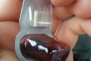 Un kit per fare la Comunione in qualsiasi occasione, preconfezionato ed igienico, con l&rsquo;ostia in una vaschetta ed il vino in un&rsquo;altra: ecco l&rsquo;immagine che ha fatto impazzire il web in questi giorni, scatenando reazioni assai distinte ...