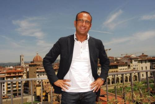 Carlo Conti, grande appassionato di vino, nella sua Firenze